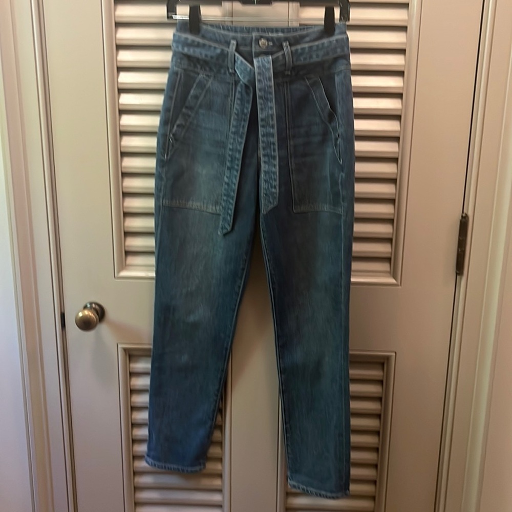 Veronica Beard Logan High-Rise Tapered Jeans in Washed Blue